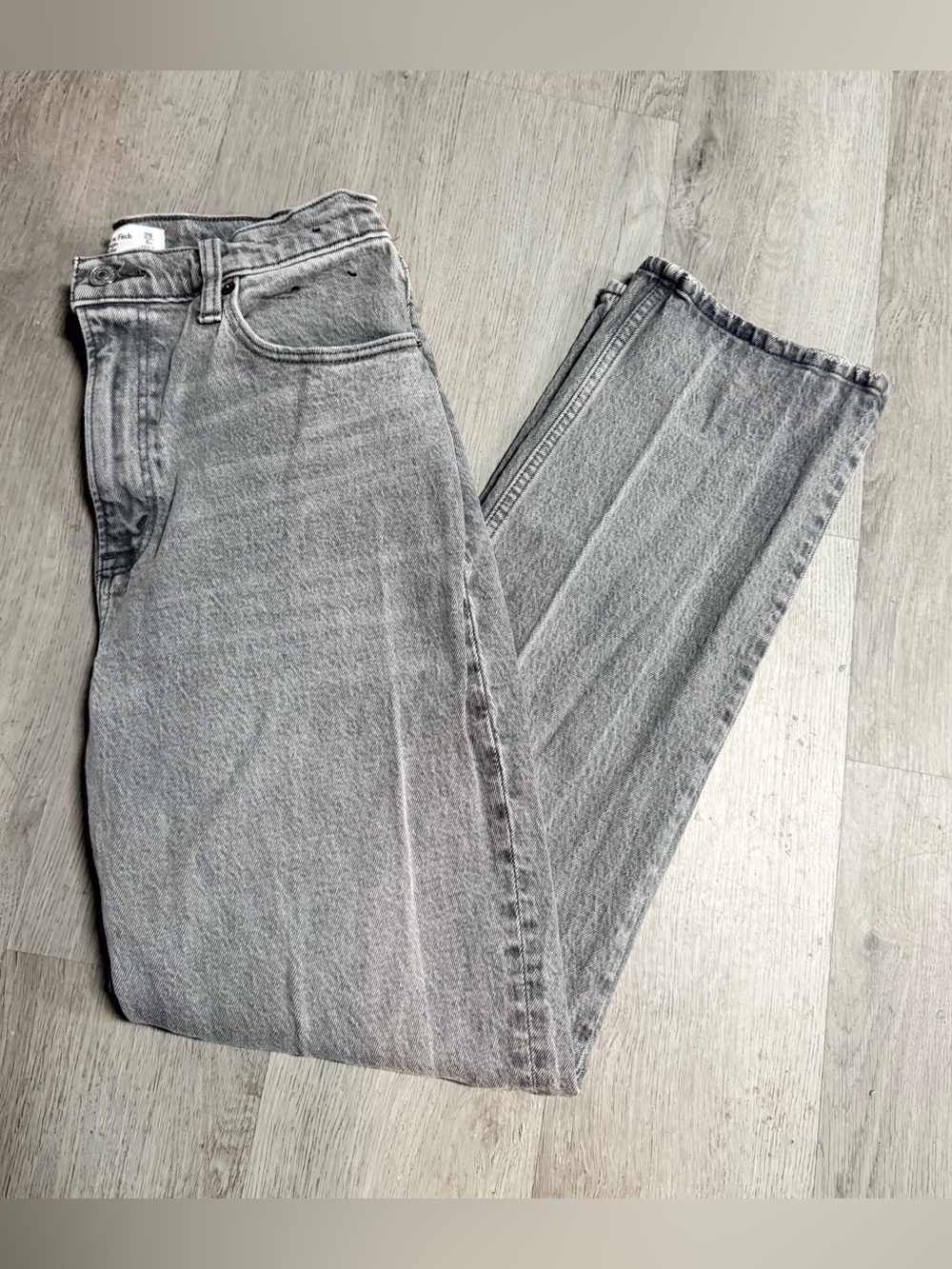 •ABERCROMBIE & FITCH• ULTRA HIGH RISE 90S STRAIGHT JEANS
